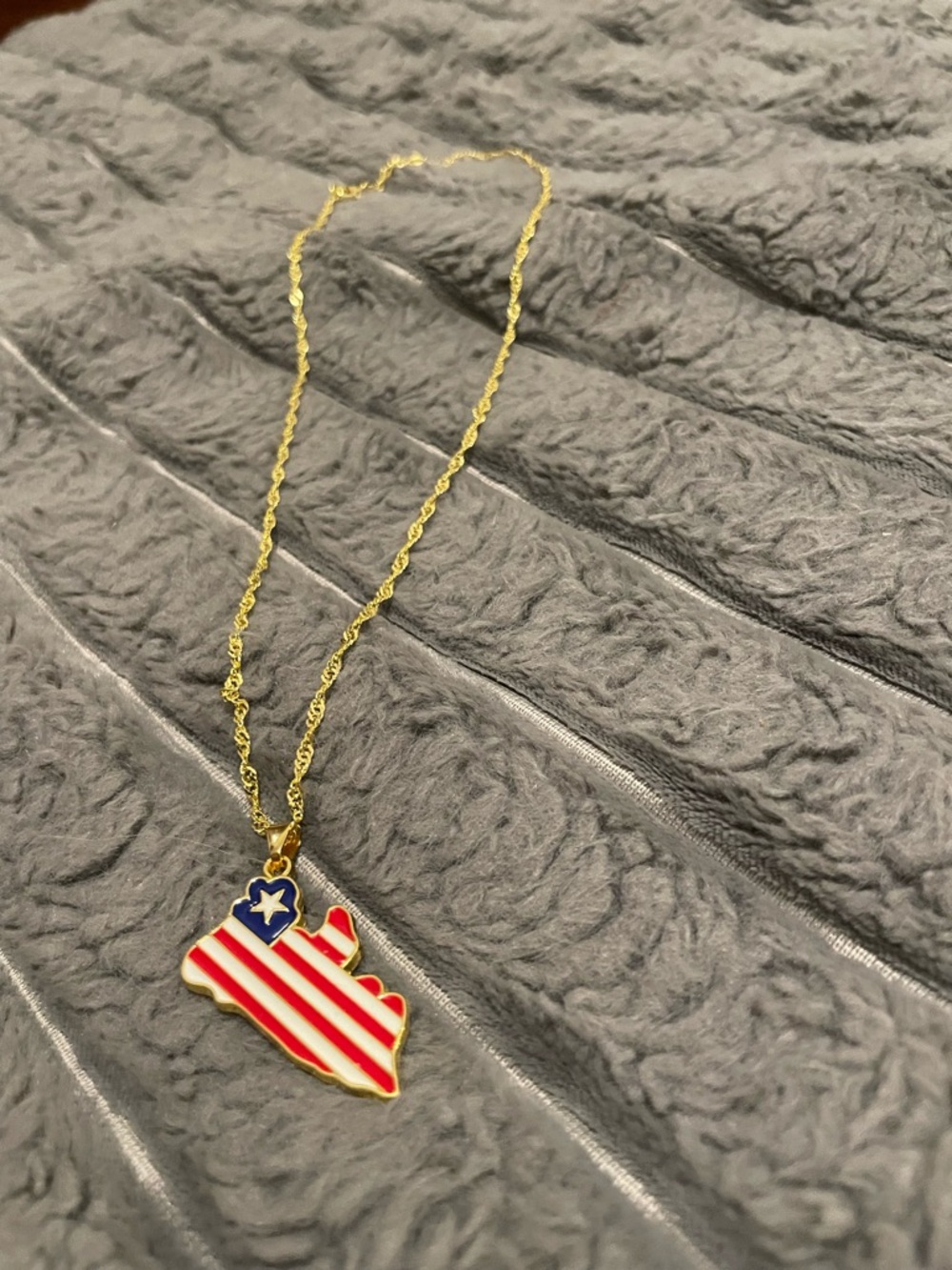 Puerto Rico necklace. - Picture 2 of 3